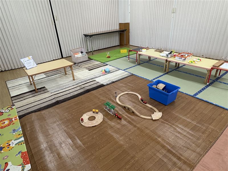 おままごとの他にもおもちゃを用意しています。