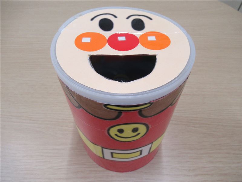 育児グッズを作ろう（ミルク缶でポットン落と作り）